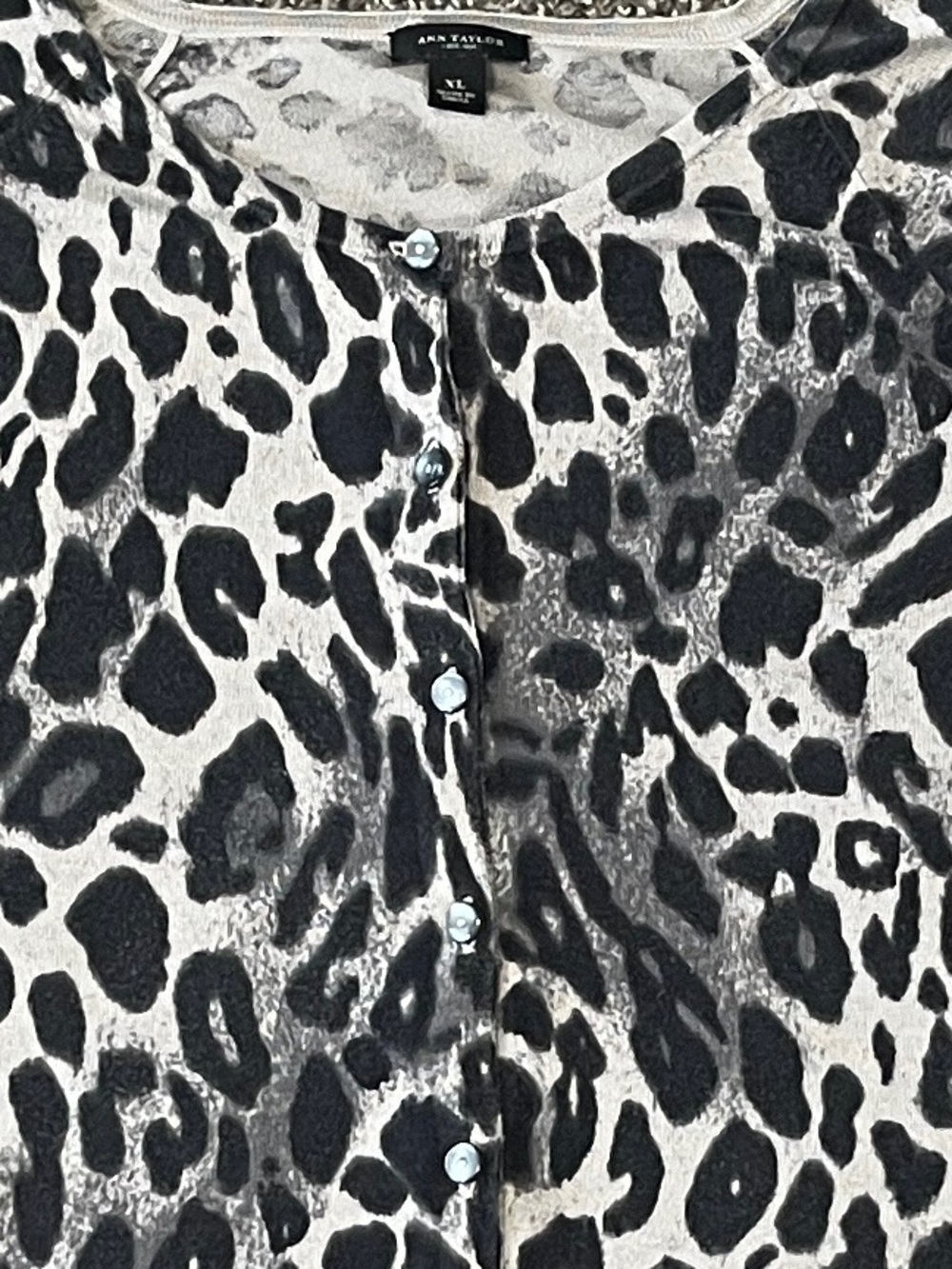 Ann Taylor Gray & Black Leopard Print Button-Down Size XL - Picture 9 of 9